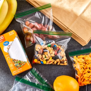 Great Value Fresh Seal Zipper Square Snack Bags, 100 Count - Image 4
